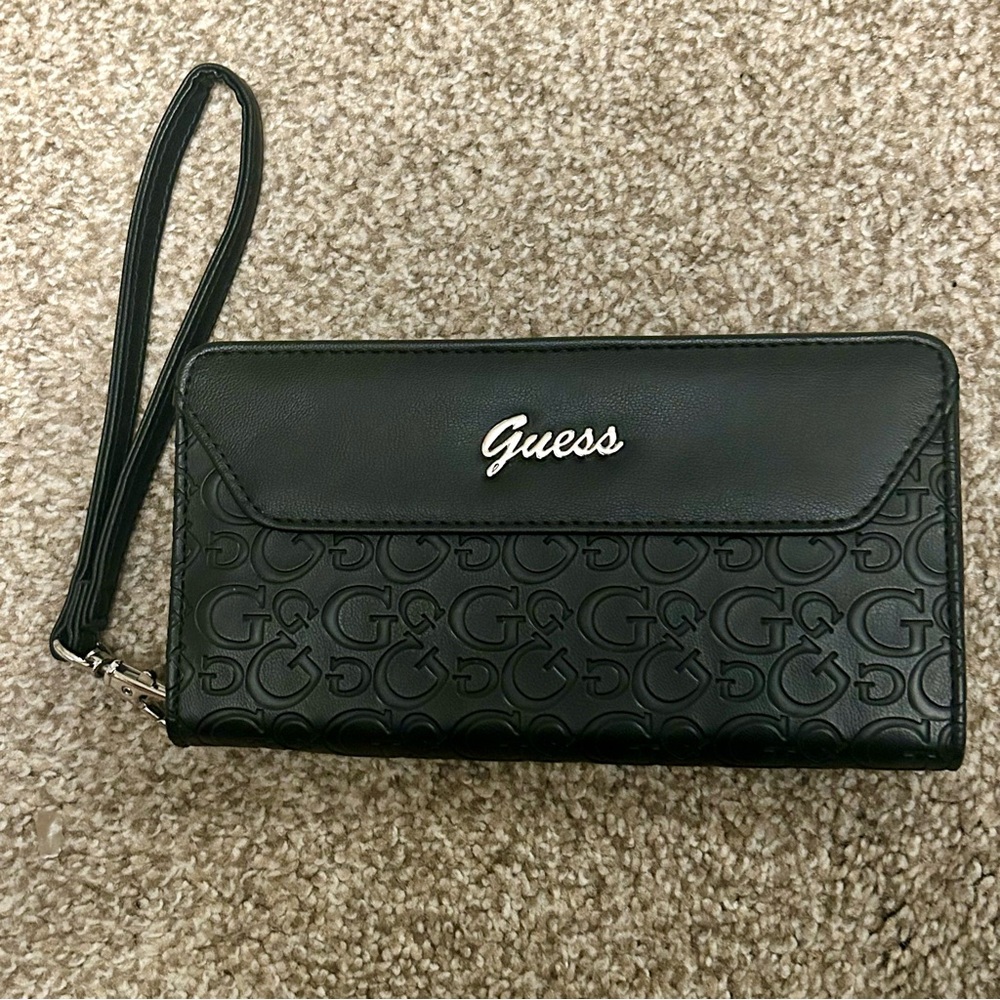 NWOT Black Guess Wallet Wristlet